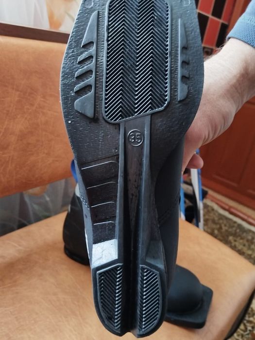 Продам лыжи децкие