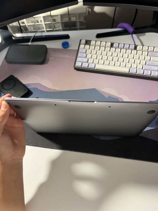 Macbook air 13 intel i3 .идеальное состояние