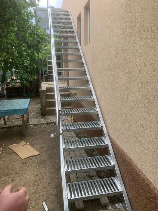 Scara metalica zincata exterioara pt  casa , beci și incendiu ISU