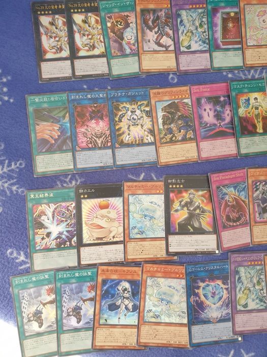 1100 carti din Yugioh originale+1000 carti anime bonus