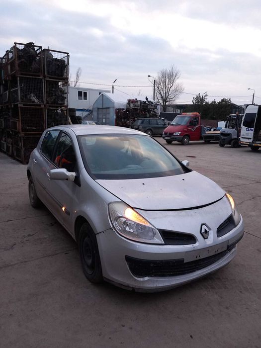 Renault clio 3  1.2 BENZINA an 2009 Dezmembrez/Dezmembram