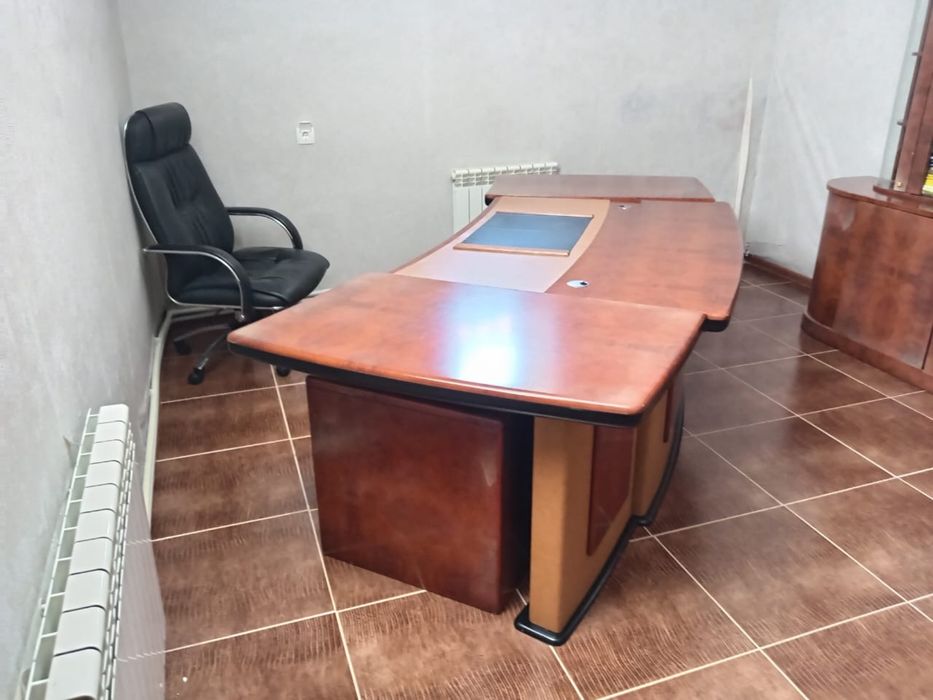 Офисная мебель: стол