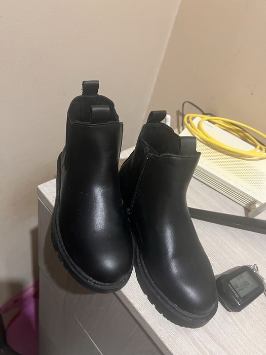 Продам ботинки для девочки