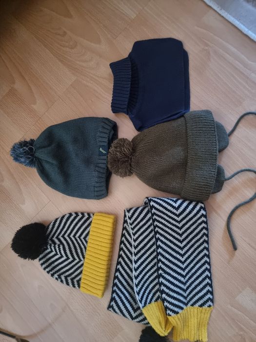 Lot caciule si fulare pentru copii! In stare foarte buna, calduroase