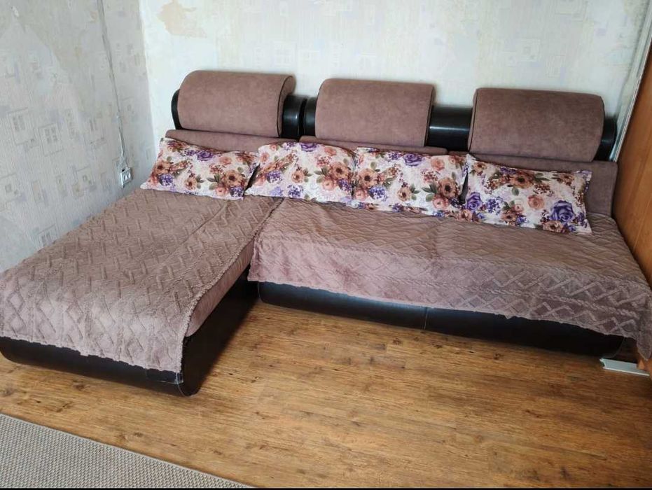 Диван с креслом в гостиную