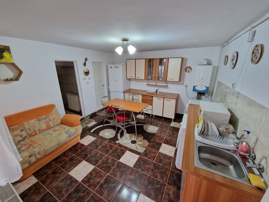 Inchiriere apartament  2 camere la curte cu terasa propie , Blaj, str. Crisan