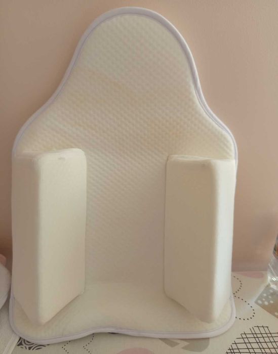 Възглавница против обръщане за бебе