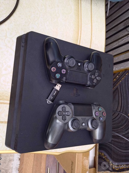 Playstation 4 slim