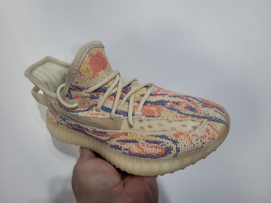 Adidas Yeezy Boost -  Premium - unisex