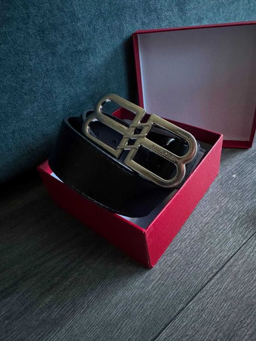 Curea Balenciaga noua