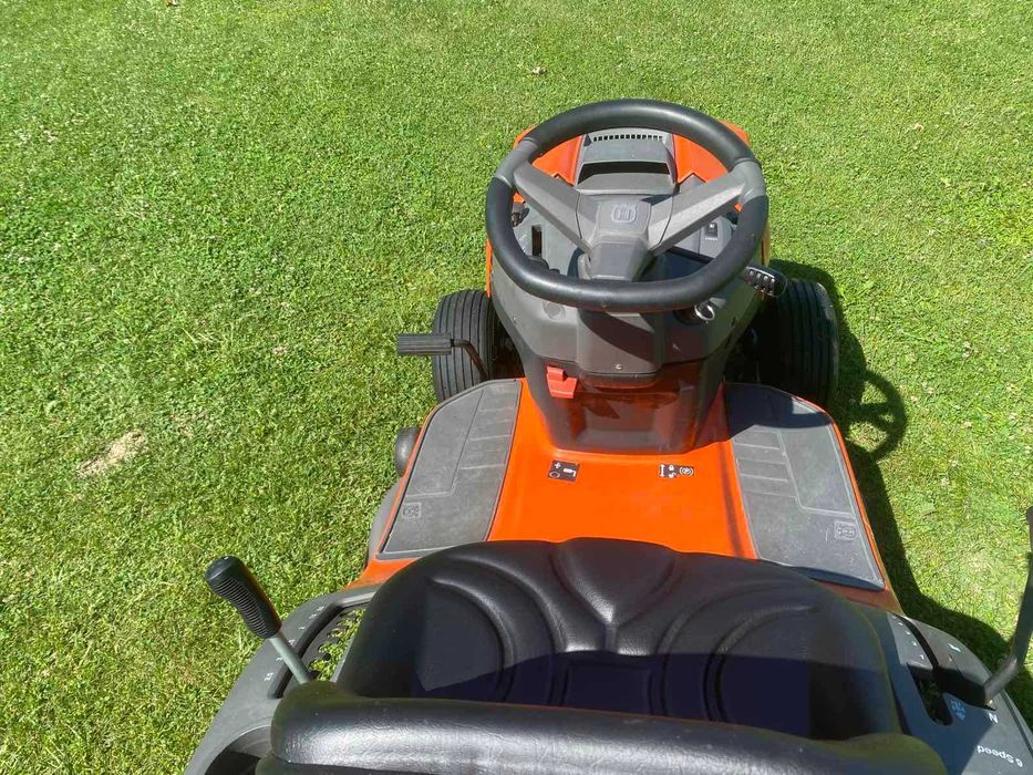 Тракторна косачка Husqvarna CT153 готова за сезона