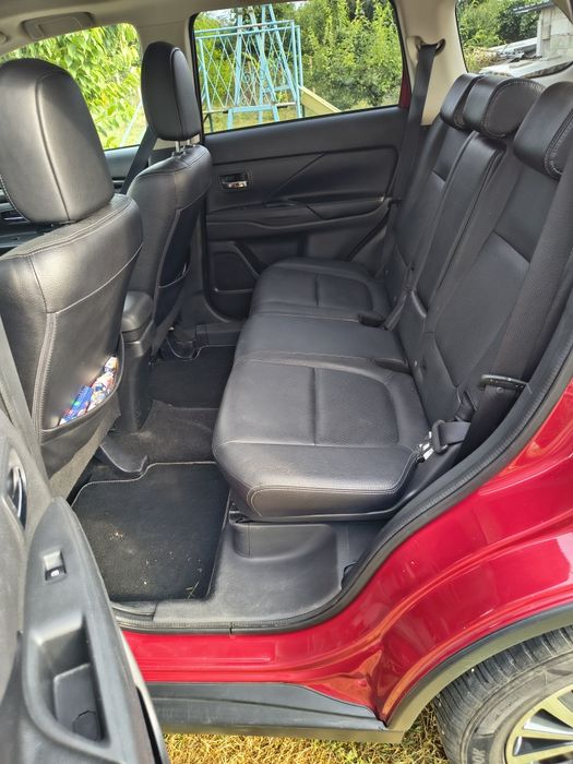 Продавам Mitsubishi Outlander