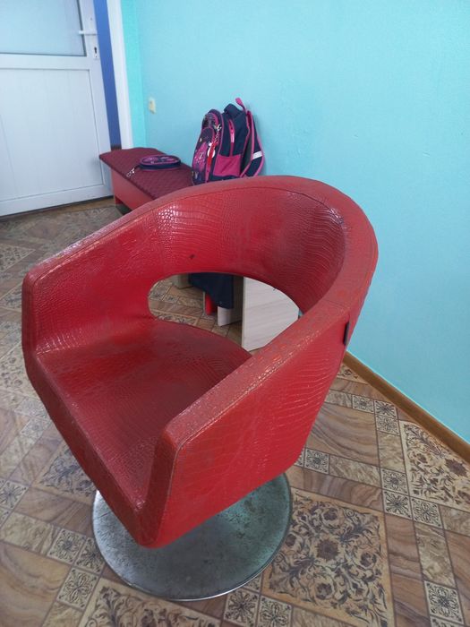 Срочна продам кресло парикмахерское