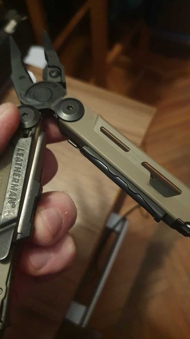 Multitool Leatherman Signal Coyote Tan – Nou în cutie