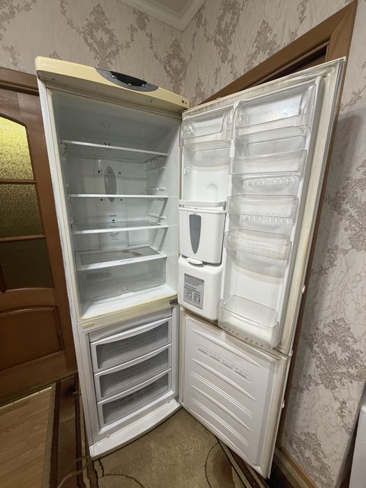 Продам Холодильник LG