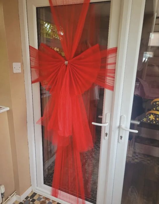 Банты на двери, мебель