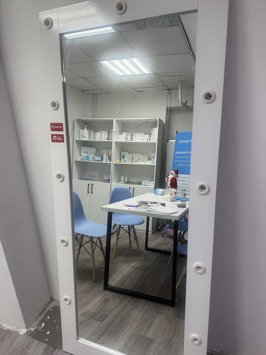 Зеркало  с лампочками на полный рост