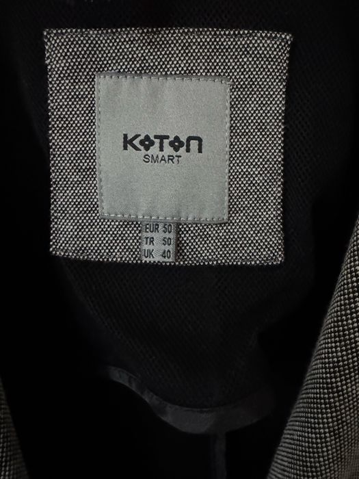 Розовый пиджак и серый пиджак