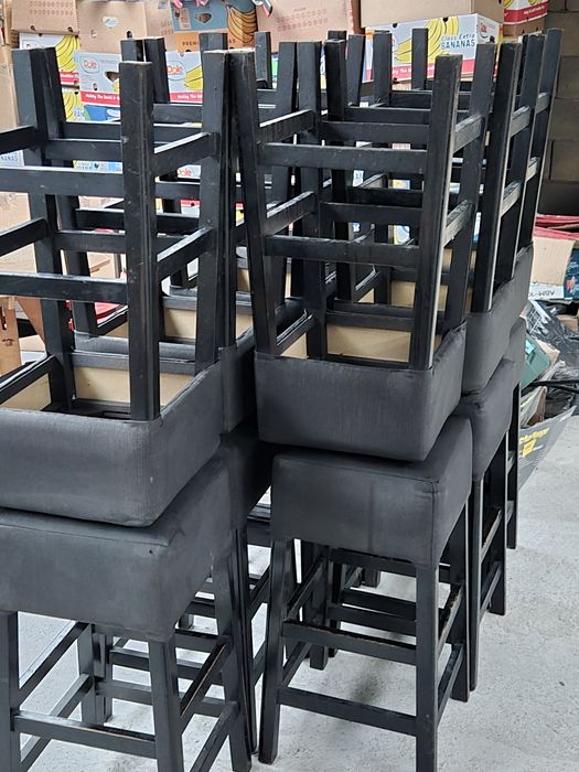 Бар стол от дърво