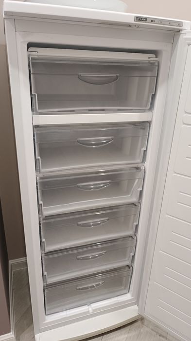 Продам морозилку Атлант