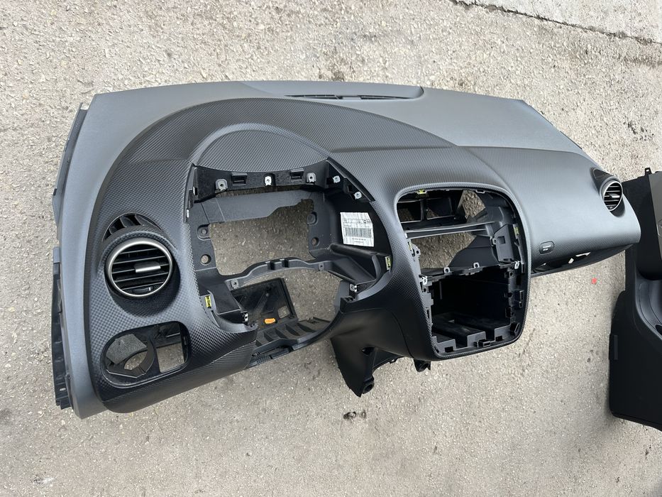 Табло със десен Airbag за Сеат Алтеа