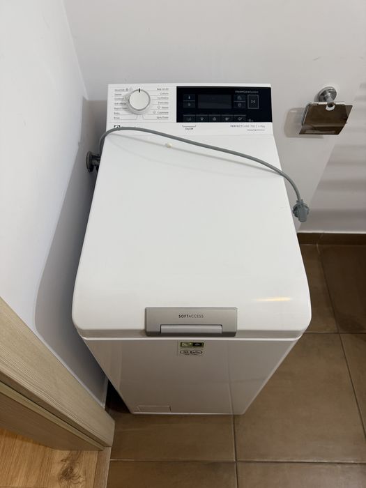 Masina de spalat rufe Electrolux cu incarcare verticala