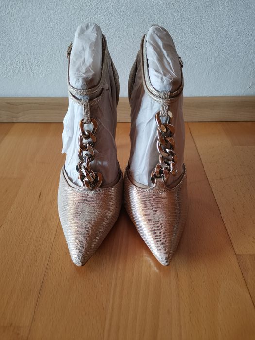 Pantofi damă noi piele naturala Guess 36