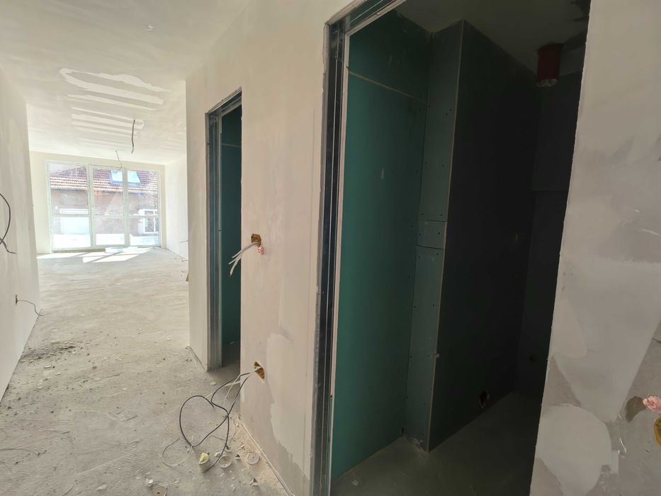 Продава се Двустаен апартамент в Ямбол, Център - 71 кв.м за 612 €/кв.м - Снимка #4