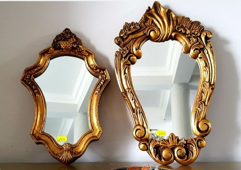 Oglindă veche cu ramă din lemn masiv