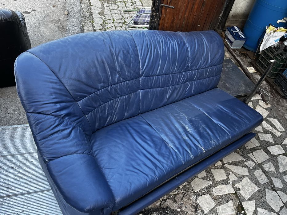 Ъглов кожен диван и фотьоил с диван