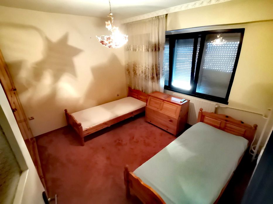 Дава се под наем Двустаен апартамент в Бургас, Изгрев - 68 кв.м за 204 € - Снимка #2