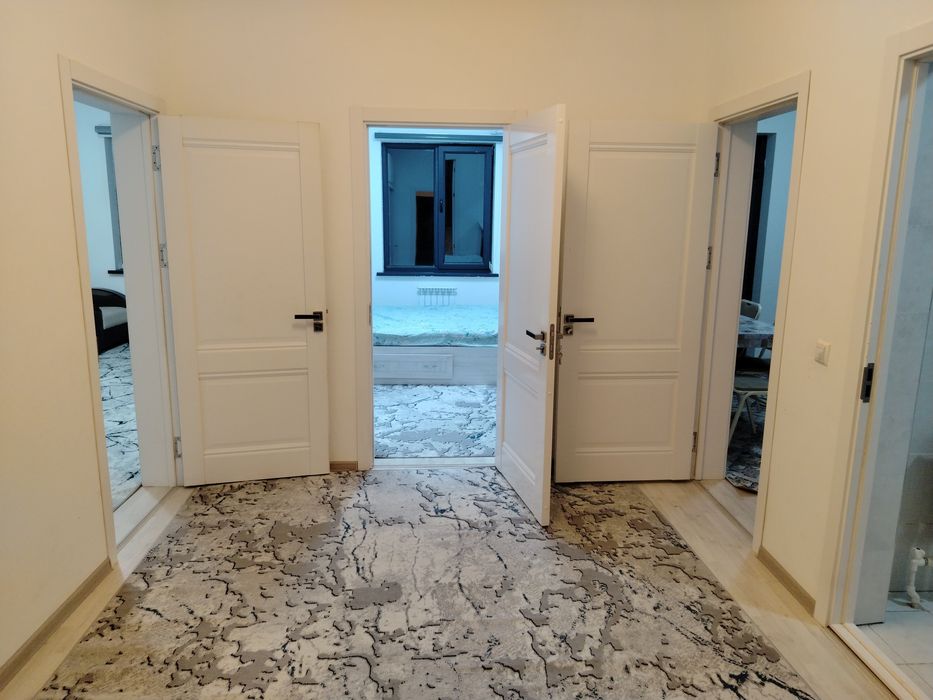 Srochno 2 xonali uy sotiladi, 2-etajda joylashgan.