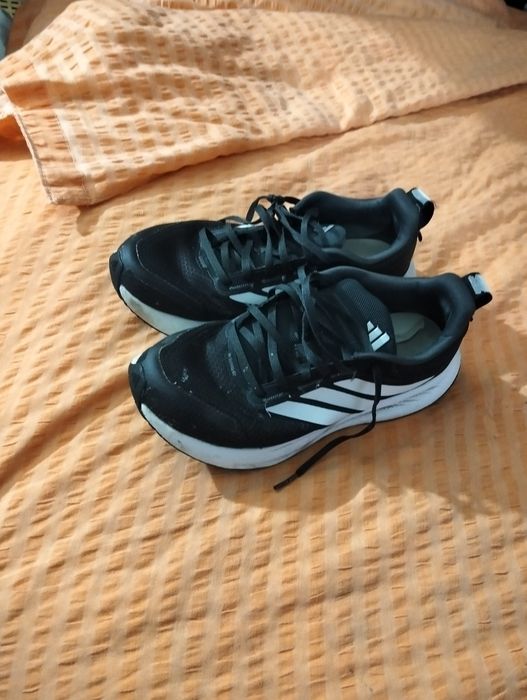 Adidași măsura 40
