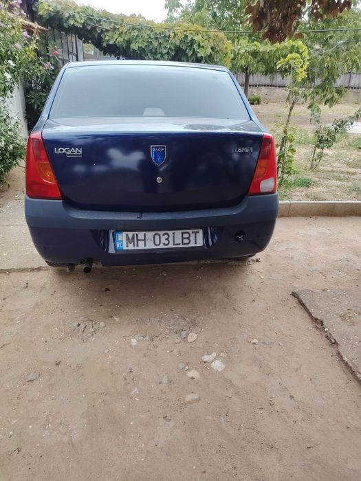 Vând Dacia Logan