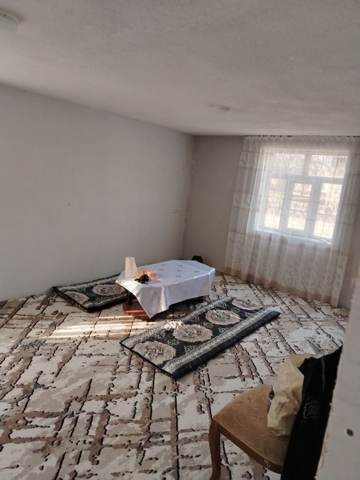 Тошкендан 10 км Сурумда 1 хона лий квартира пулизга 6 сотиглий дала хо