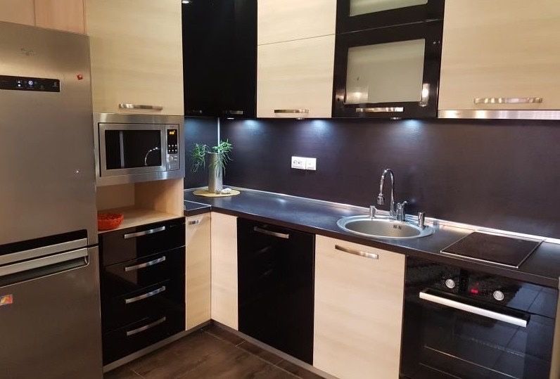 Дава се под наем Тристаен апартамент в София, Изток - 110 кв.м за 612 € - Снимка #2