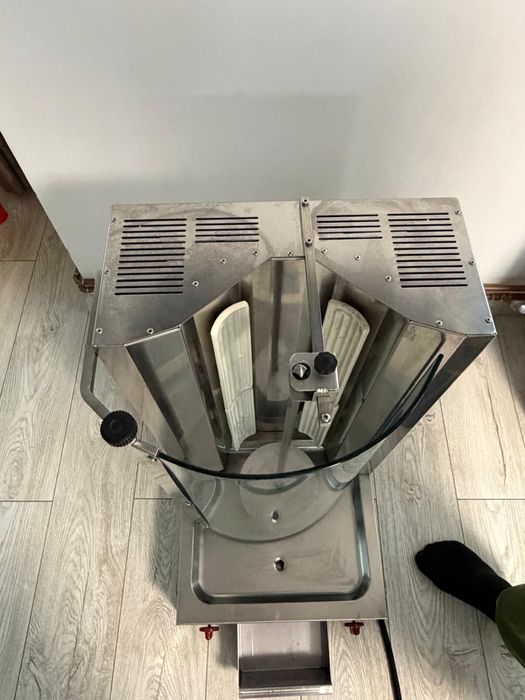 Aparat kebab/shaorma electric CB Italia  3,3kw capacitate 10 kg ,4 rezistente cu infrarosu