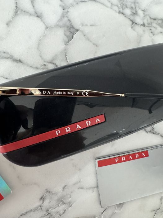 Очки солнцезащитные Prada