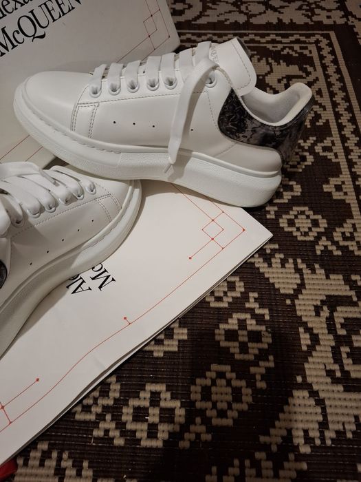 Vand adidasi Alexander Mcqueen