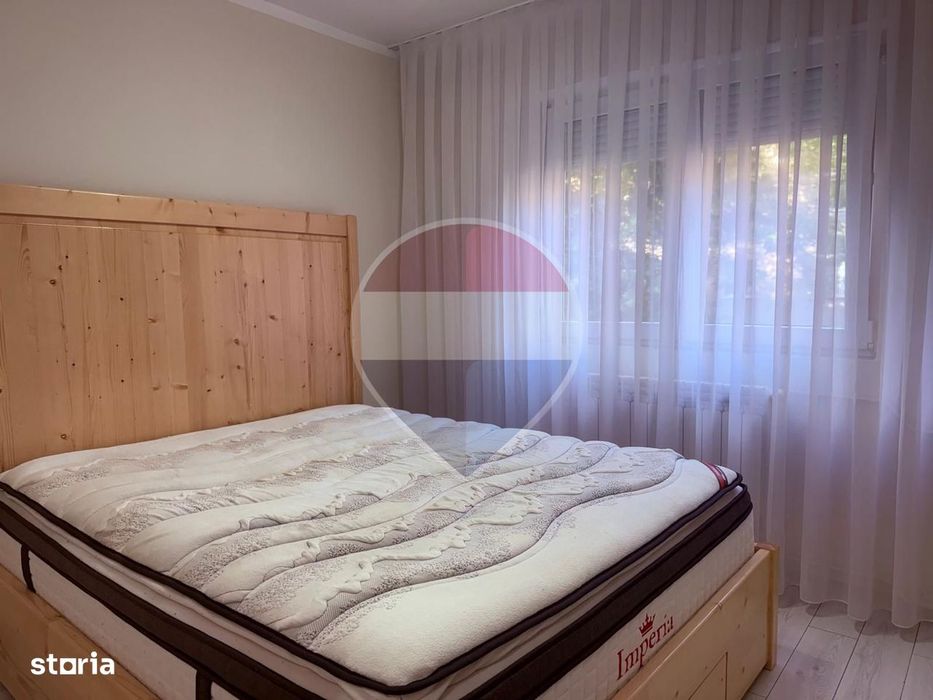 De vânzare apartament 3 camere Zona Universității, Str Ronald Reagen