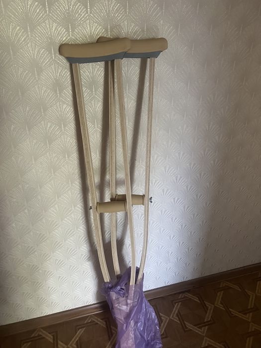 Продам костыли новые