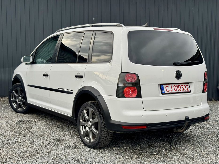 VW Touran Cross / 2.0 TDI / 170 CP / An 2009