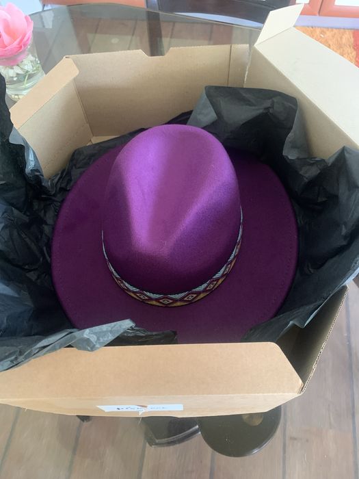 Велурена шапка на Plamena Fashion