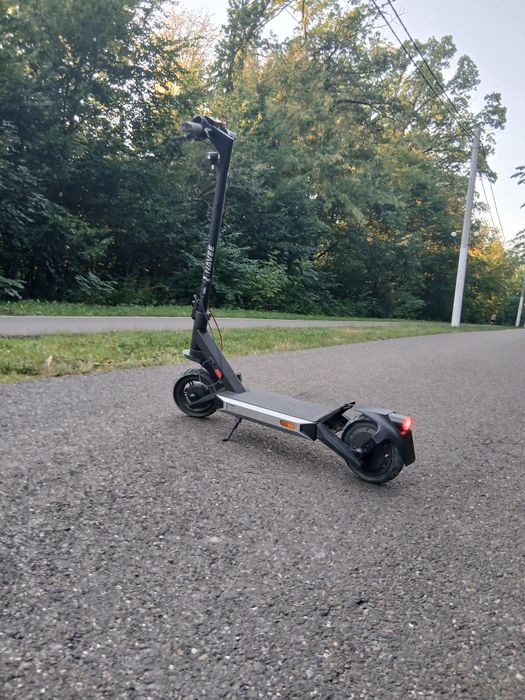 Vând trotinetă electrică