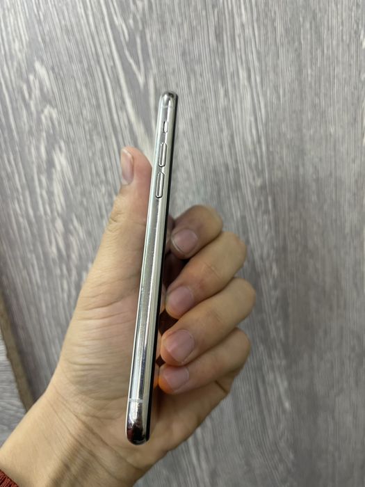 IPhone 11 Pro 64GB        .