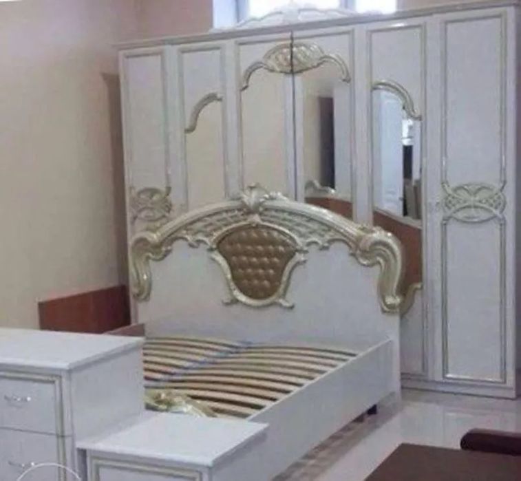 Спальный гарнитур карина