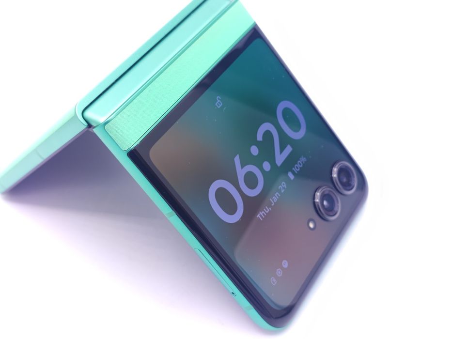 Motorola Razr 60 256GB Spring Bud 8GB, Garantie 24 luni | #D90735