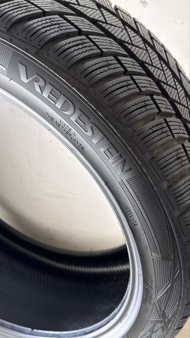 Зимни гуми за GLE 325/35/22  285/40/22 Vredestein
