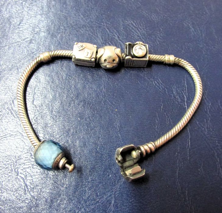 Oригинална сребърна гривна Pandora с талисмани