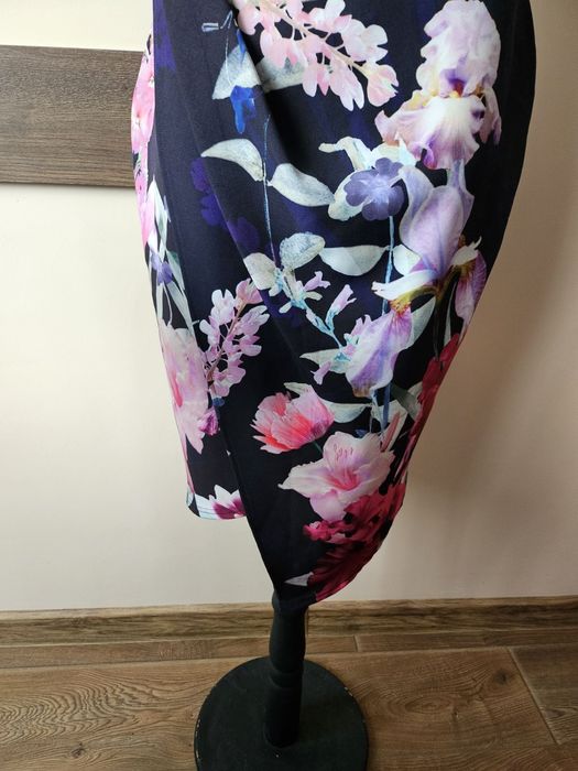 Официална ,елегантна рокля на LIPSY